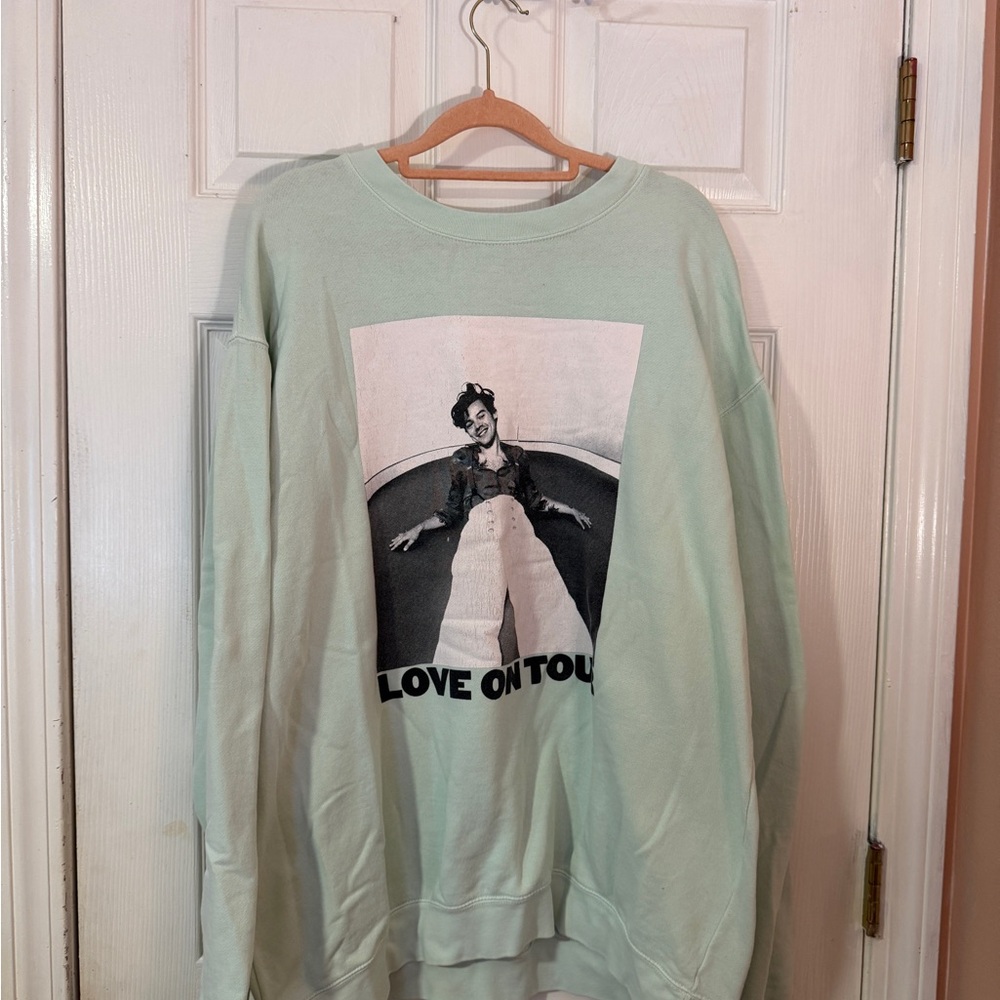 Love On Tour Graphic Sweater - Mint Green